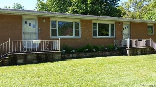 612 E State St, Albion, NY, 14411-1128 | Card Image
