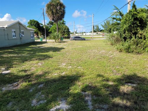 601 W 9th St, Riviera Beach, FL, 33404-7340 | Card Image
