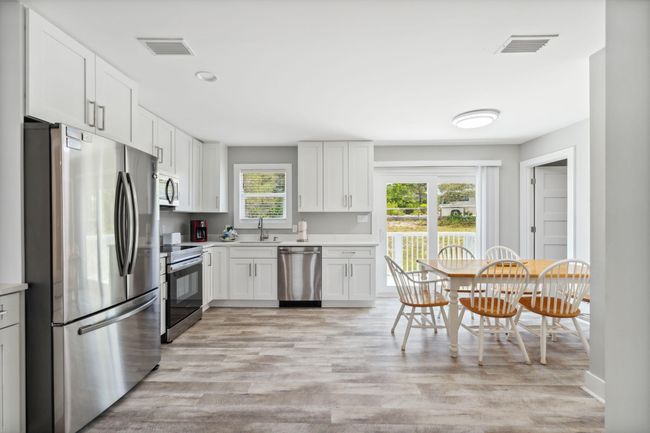kitchen dining area | Image 9