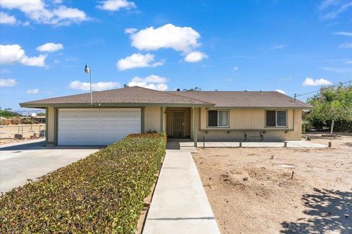 15209 Mauna Loa St, Hesperia, CA, 92345-2523 | Card Image