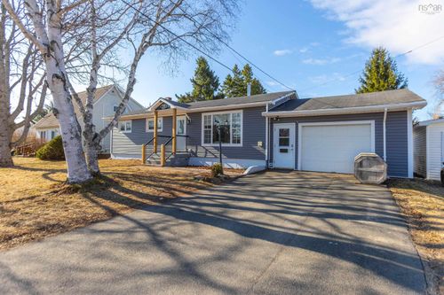 19 Boylston Ave, Amherst, NS, B4H3W9 | Card Image