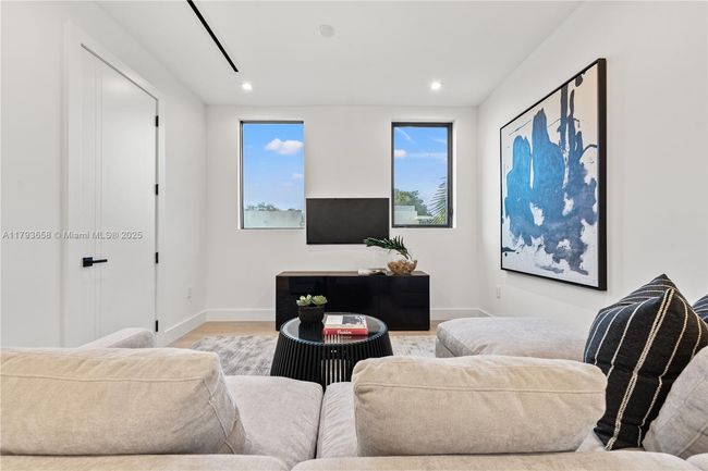 4951 University Dr, Townhouse with 3 bedrooms, 5 bathrooms and null parking in Coral Gables FL | Image 27