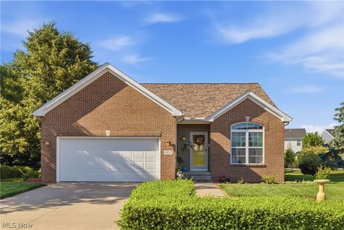3932 Courtyard Dr, Lorain, OH, 44053-4444 | Card Image