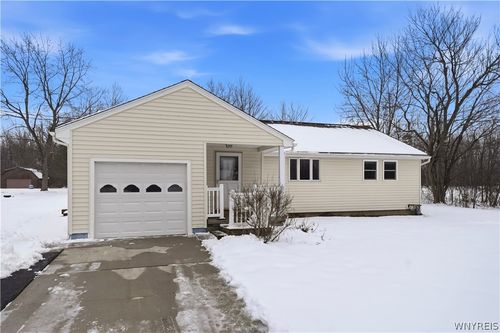 7453 Bear Ridge Rd, North Tonawanda, NY, 14120-9587 | Card Image