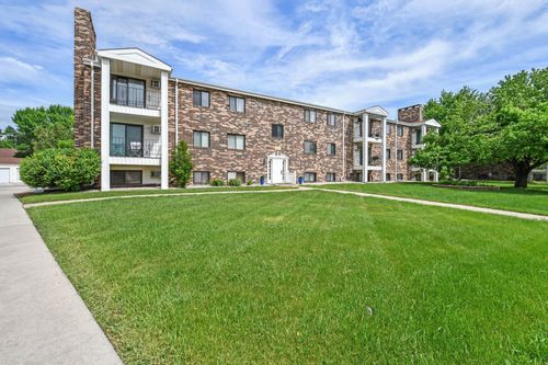304-321 Prairiewood Cir S, Fargo, ND, 58103-4620 | Card Image