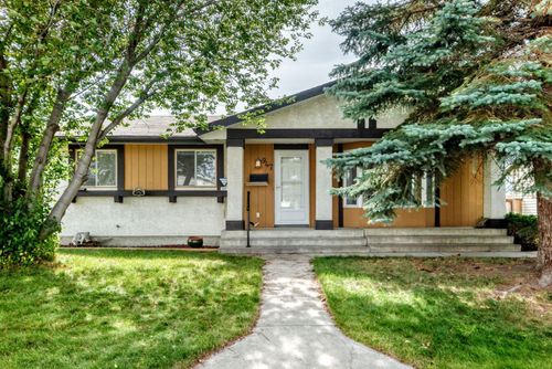 947 Maitland Way Ne, Calgary, AB, T2A5M8 | Card Image