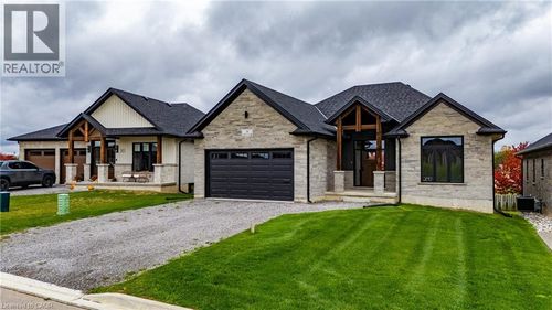34 Andrew Ave, Simcoe, ON, N3Y0G7 | Card Image
