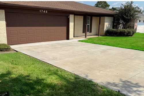 1745 Shirley Cir, Beaumont, TX, 77707-2635 | Card Image