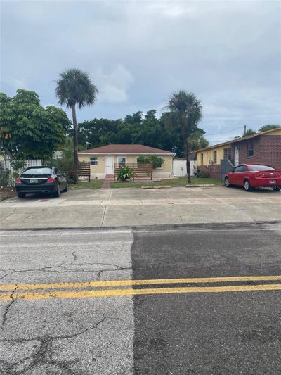 7810 Boca Ciega Drive, House other with 3 bedrooms, 2 bathrooms and null parking in St Pete Beach FL | Image 2