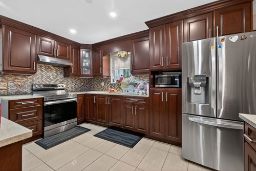 7576 140 St, Surrey, BC, V3W5J8 | Card Image