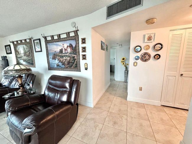 APT-712 - 1100 Saint Charles Pl, Condo with 2 bedrooms, 2 bathrooms and null parking in Pembroke Pines FL | Image 7