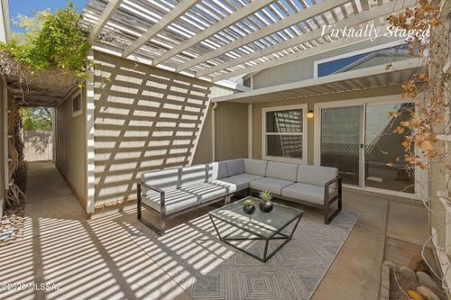 6300 N Willowbrook Dr, Tucson, AZ, 85704-3974 | Card Image