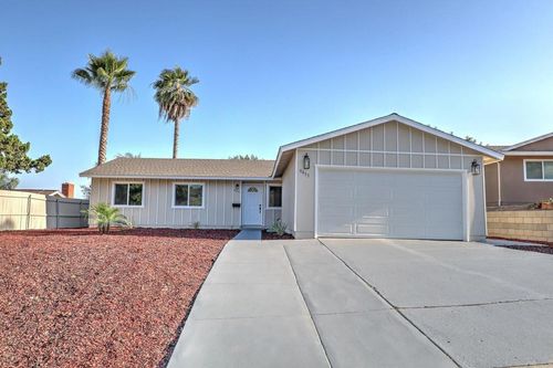 9455 Hornbuckle Dr, Santee, CA, 92071-1333 | Card Image