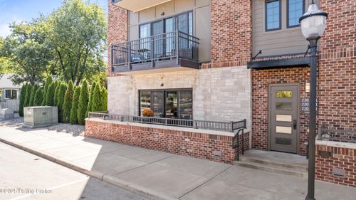 210 Mulberry St, Jeffersonville, IN, 47130-3329 | Card Image