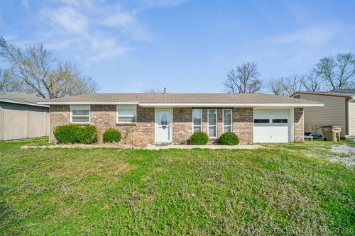 207 N Elgin Ave, Sperry, OK, 74073-1818 | Card Image