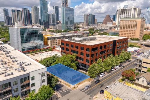 911 E 6th St, Austin, TX, 78702-3206 | Card Image
