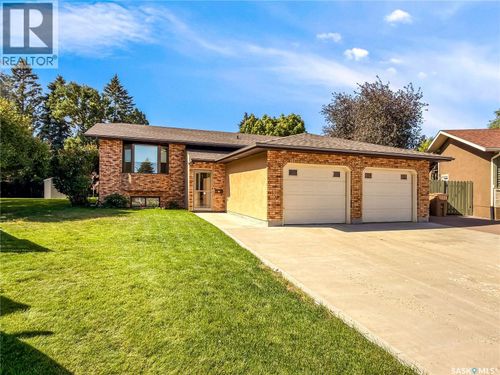 2726 Poplar Pl E, Regina, SK, S4V1X8 | Card Image
