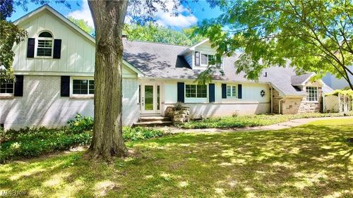 135 Southwood Rd, Akron, OH, 44313-4309 | Card Image