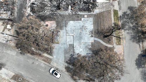 825 Hamilton St, Sinton, TX, 78387-2716 | Card Image