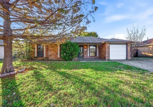 104 Mesa Dr, Glenn Heights, TX, 75154-8520 | Card Image