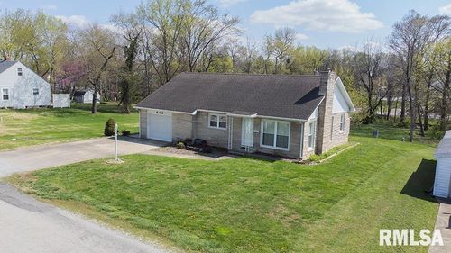 645 Madison St, Louisville, IL, 62858-1179 | Card Image