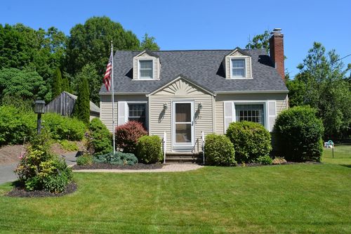 20 Exeter St, West Springfield, MA, 01089-2320 | Card Image