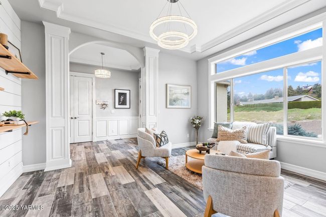 Formal Lounge Area | Image 10