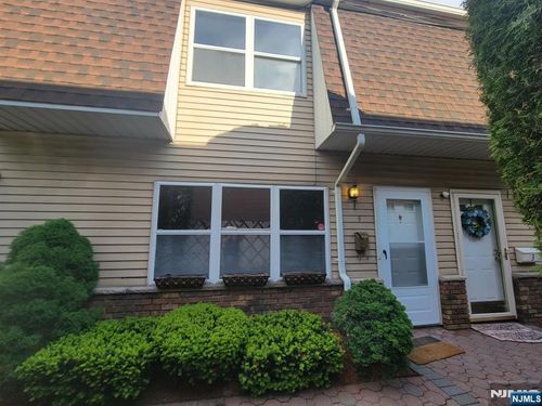 81 Church St, Lodi, NJ, 07644-2400 | Card Image