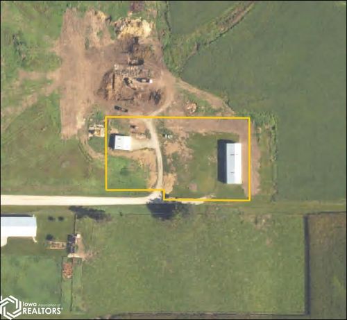 2371 79th Street Dr, Marengo, IA, 52301-9303 | Card Image