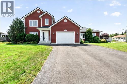 102 Fortune St, Dieppe, NB, E1A8T7 | Card Image