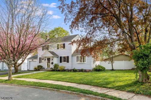 16 Cross Pl, Glen Ridge, NJ, 07028-1007 | Card Image