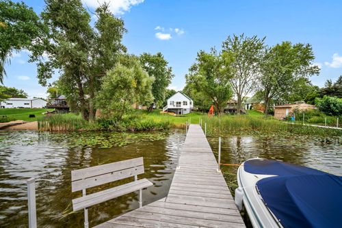 1266 E Green Lake Dr, West Bend, WI, 53090-9069 | Card Image