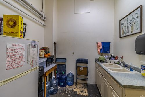 aandb-1601 N Dustin Ave, Farmington, NM, 87401-3571 | Card Image