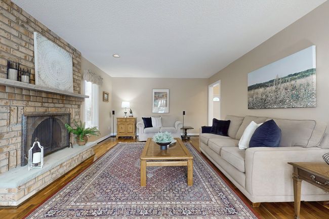 32 Petch Cres, House other with 4 bedrooms, 3 bathrooms and 4 parking in Aurora ON | Image 14