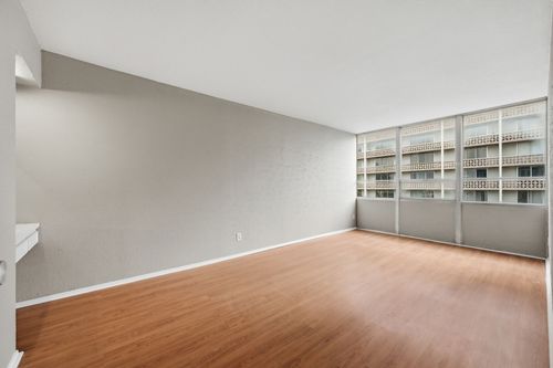 apt-515-1800 Lavaca St, Austin, TX, 78701-1300 | Card Image