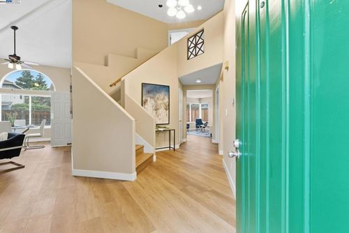 1660 Tahoe Cir, Tracy, CA, 95376-8907 | Card Image