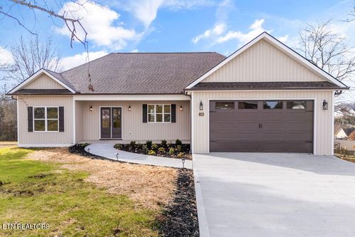 1301 Old Red Ln, Sevierville, TN, 37876-0265 | Card Image