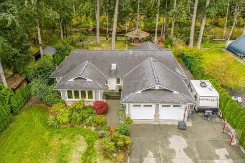 8809 Driftwood Rd, Black Creek, BC, V9J1A8 | Card Image