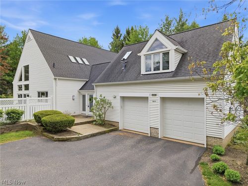 985 Goldenrod Trl, Aurora, OH, 44202-7876 | Card Image