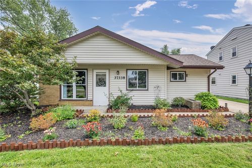37338 Lake Shore Blvd, Eastlake, OH, 44095-1042 | Card Image
