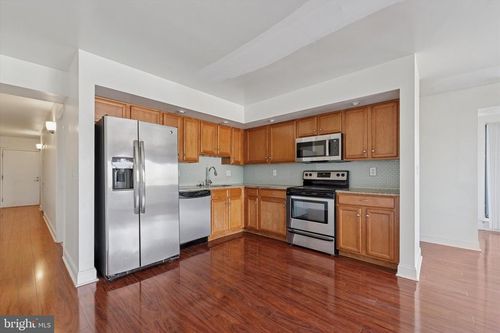 607-200 Lombard St, PHILADELPHIA, PA, 19147-1605 | Card Image