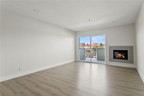 apt-304-450 E 4th St, Santa Ana, CA, 92701-4739 | Card Image