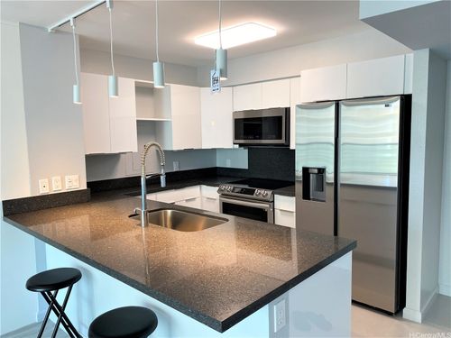 apt-2001-1133 Waimanu St, Honolulu, HI, 96814-4257 | Card Image