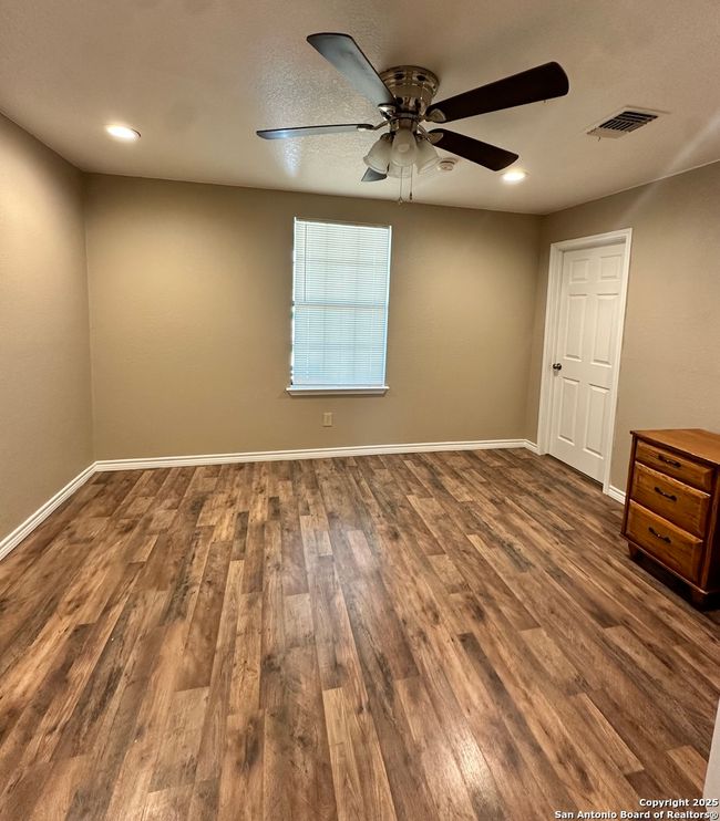 221 Chaparral St, House other with 2 bedrooms, 2 bathrooms and null parking in Uvalde TX | Image 9