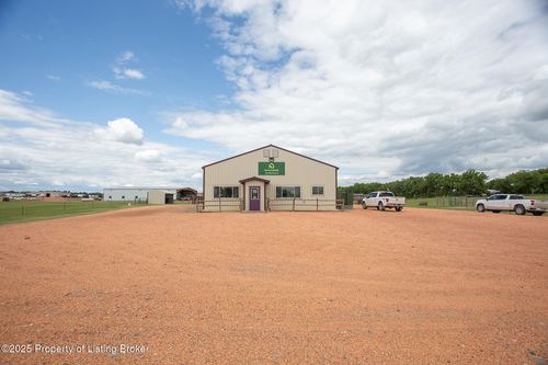 880 27th Ave Se, Killdeer, ND, 58640-9317 | Card Image