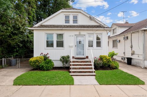 1318 Scimitar Avenue, Hempstead, NY, 11003 | Card Image
