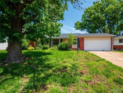 3410 Brunswick Dr, Florissant, MO, 63033-1033 | Card Image