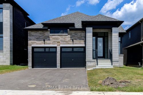 11 Sun Valley Ave, Wasaga Beach, ON, L9Z0N6 | Card Image