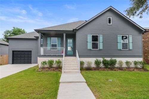 3937 Dominique Dr, Chalmette, LA, 70043-1009 | Card Image