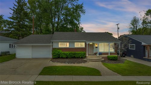 828 Baker Ave, Clawson, MI, 48017-1464 | Card Image